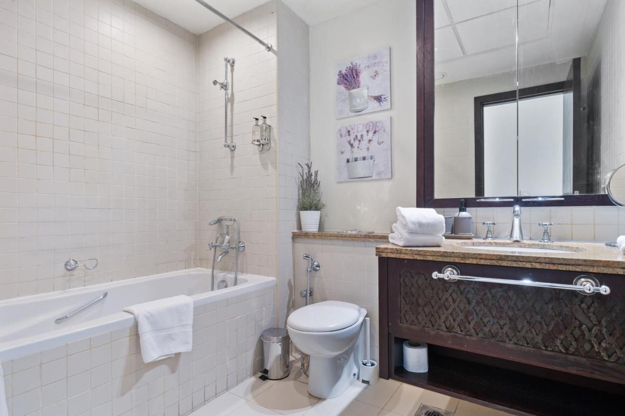 Stylish Apartment With Partial Burj Khalifa View ドバイ エクステリア 写真